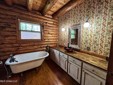 Bath - 2432 Attala Rd, Kosciusko, MS 39090 photo 4 of 7