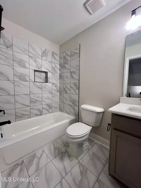 Bath - 2375 Scott Meadows Ln, Hernando, MS 38632 photo 5 of 5