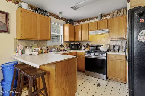Kitchen - 193 E Bell St, Jackson, MS 39202 photo 2 of 2