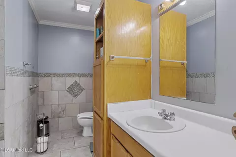Bath - 193 E Bell St, Jackson, MS 39202 photo 1 of 2