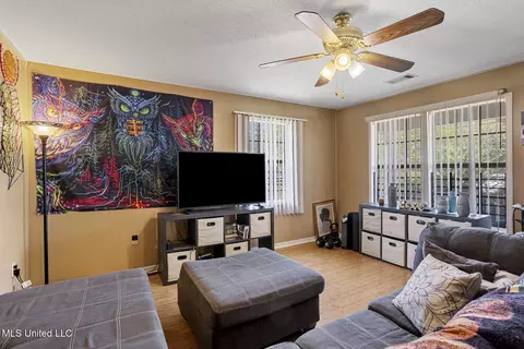 Living - 193 E Bell St, Jackson, MS 39202 photo 2 of 2