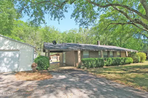 Exterior - 9812 Edgecliff Dr, Moss Point, MS 39562 photo 2 of 6