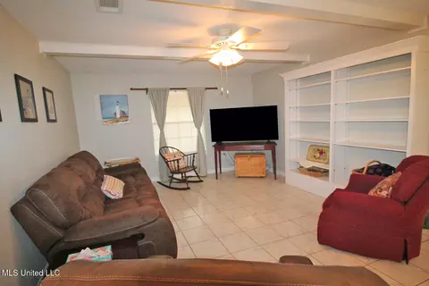 Living - 9812 Edgecliff Dr, Moss Point, MS 39562 photo 1 of 5