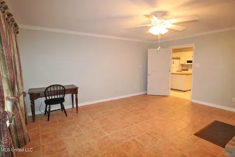 Living - 9812 Edgecliff Dr, Moss Point, MS 39562 photo 3 of 5