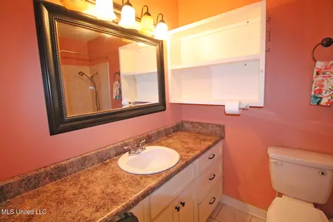 Bath - 9812 Edgecliff Dr, Moss Point, MS 39562 photo 4 of 5