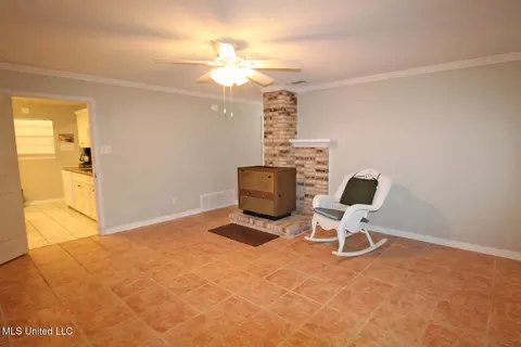 Living - 9812 Edgecliff Dr, Moss Point, MS 39562 photo 5 of 5