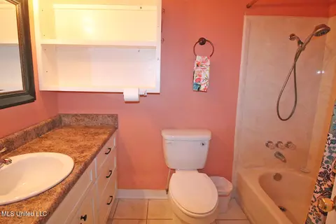 Bath - 9812 Edgecliff Dr, Moss Point, MS 39562 photo 3 of 5