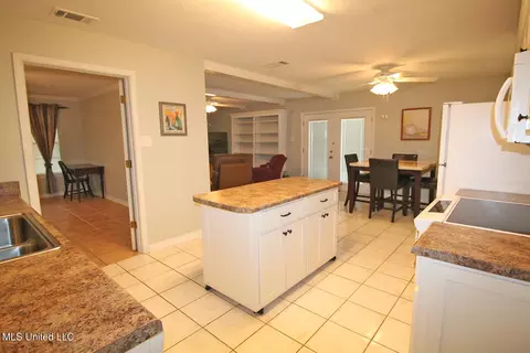 Kitchen - 9812 Edgecliff Dr, Moss Point, MS 39562 photo 1 of 5