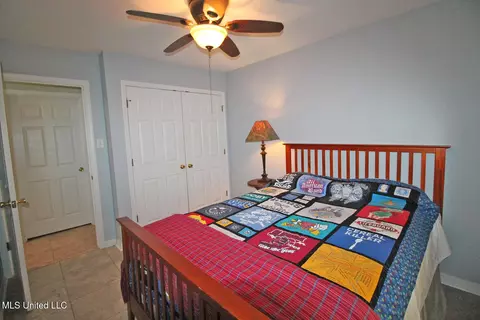 Bedroom - 9812 Edgecliff Dr, Moss Point, MS 39562 photo 6 of 9