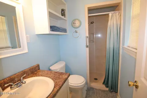 Bath - 9812 Edgecliff Dr, Moss Point, MS 39562 photo 1 of 5