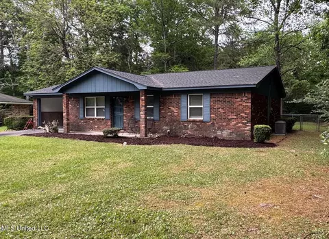 601 Lakewood Loop, Hattiesburg, MS 39402