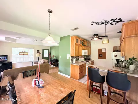 Dining - 7204 Elder Ferry Rd, Moss Point, MS 39563 photo 1 of 3