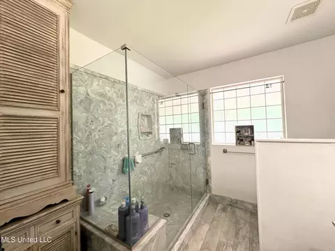 Bath - 7204 Elder Ferry Rd, Moss Point, MS 39563 photo 1 of 2