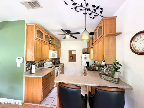 Kitchen - 7204 Elder Ferry Rd, Moss Point, MS 39563 photo 2 of 2