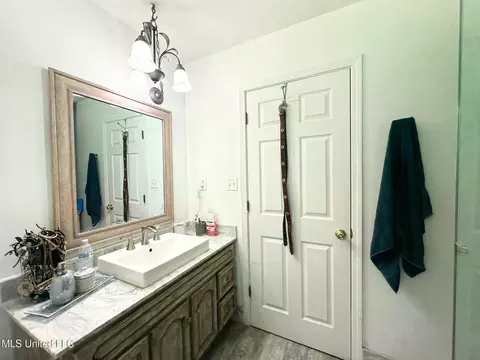 Bath - 7204 Elder Ferry Rd, Moss Point, MS 39563 photo 2 of 2