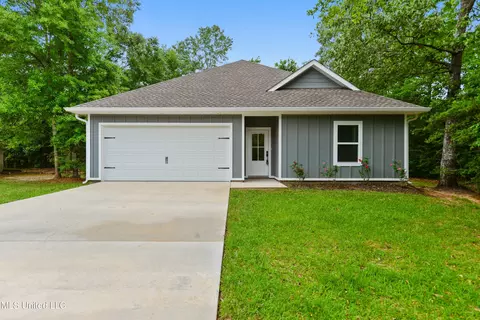988 Puako Ct, Diamondhead, MS 39525