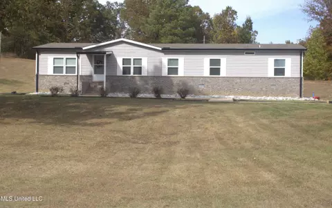 2412 Hardy Rd, Grenada, MS 38901