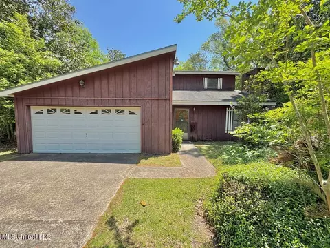 6669 Ahekolo Cir, Diamondhead, MS 39525