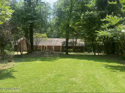 835 Rolling Oaks Dr, Grenada, MS 38901 photo 2