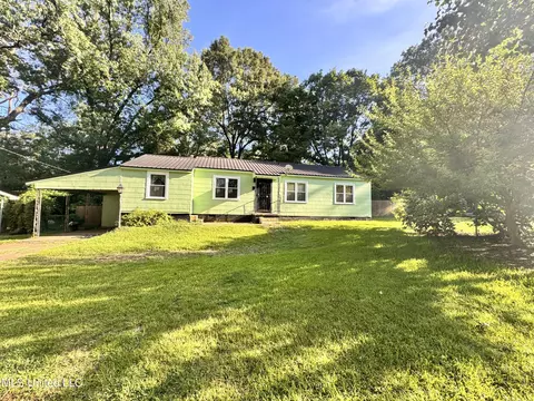 697 Woody Dr, Jackson, MS 39212