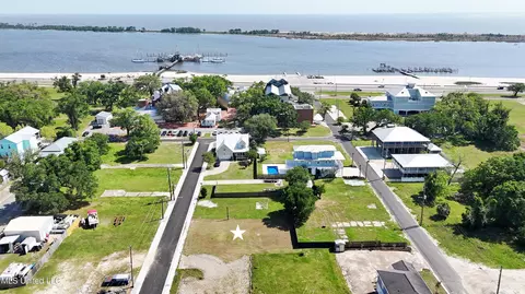 121 Sophie St, Biloxi, MS 39530