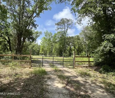 4239 Menge Ave, Pass Christian, MS 39571