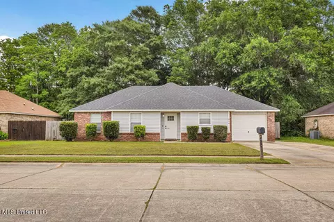 414 Woodward Dr, Ocean Springs, MS 39564