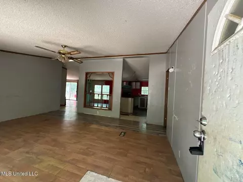 Living - 353 M And B Rd, Florence, MS 39073 photo 2 of 4