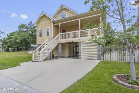 130 Acacia Ave, Biloxi, MS 39530