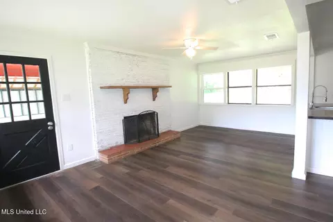 Living - 211 Gordon Rd, Lucedale, MS 39452 photo 1 of 9