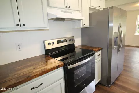 Kitchen - 211 Gordon Rd, Lucedale, MS 39452 photo 4 of 7
