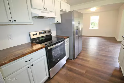 Kitchen - 211 Gordon Rd, Lucedale, MS 39452 photo 3 of 7