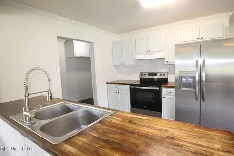 Kitchen - 211 Gordon Rd, Lucedale, MS 39452 photo 7 of 7
