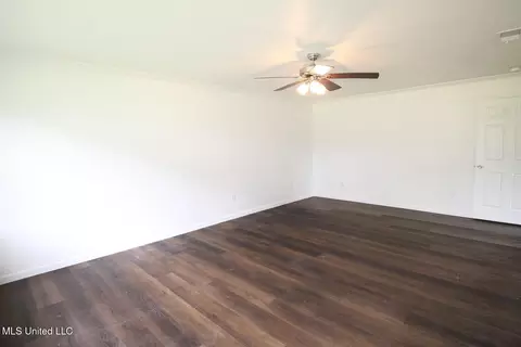 Living - 211 Gordon Rd, Lucedale, MS 39452 photo 7 of 9