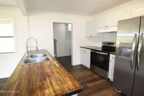 Kitchen - 211 Gordon Rd, Lucedale, MS 39452 photo 1 of 7