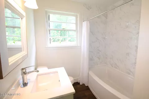 Bath - 211 Gordon Rd, Lucedale, MS 39452 photo 1 of 2