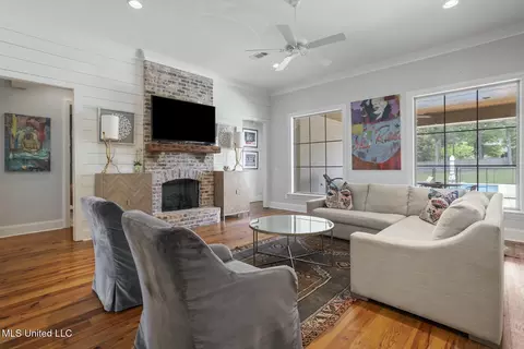 Living - 133 Saddlebrook Cv, Madison, MS 39110 photo 2 of 3