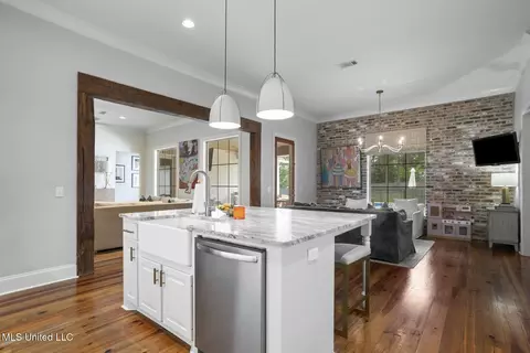 Kitchen - 133 Saddlebrook Cv, Madison, MS 39110 photo 6 of 8