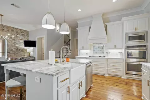 Kitchen - 133 Saddlebrook Cv, Madison, MS 39110 photo 4 of 8
