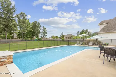 Exterior - 133 Saddlebrook Cv, Madison, MS 39110 photo 5 of 12