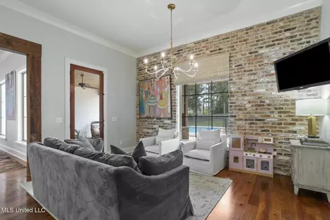 Living - 133 Saddlebrook Cv, Madison, MS 39110 photo 3 of 3