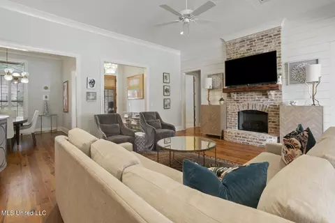 Living - 133 Saddlebrook Cv, Madison, MS 39110 photo 1 of 3