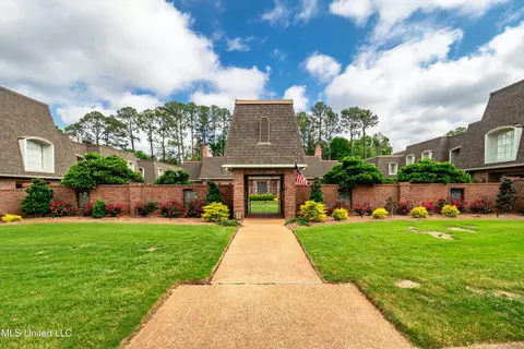 420 Saint Andrews Dr # A2-4, Jackson, MS 39211