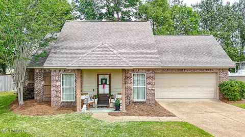 421 Oak Bnd, Brandon, MS 39047