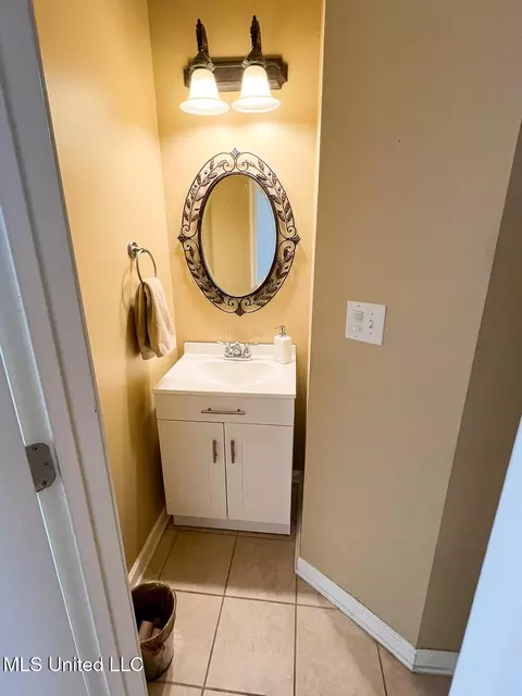 Bath - 785 W Fairway Pointe Cv, Hernando, MS 38632 photo 5 of 7