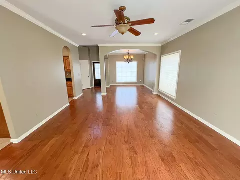 Living - 785 W Fairway Pointe Cv, Hernando, MS 38632 photo 3 of 5
