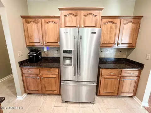 Kitchen - 785 W Fairway Pointe Cv, Hernando, MS 38632 photo 5 of 9