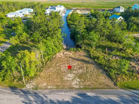 3512 S Diamondhead Dr, Diamondhead, MS 39525