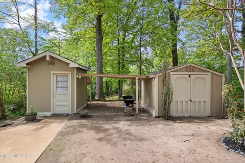 Exterior - 2830 Elm Dr, Hernando, MS 38632 photo 4 of 13