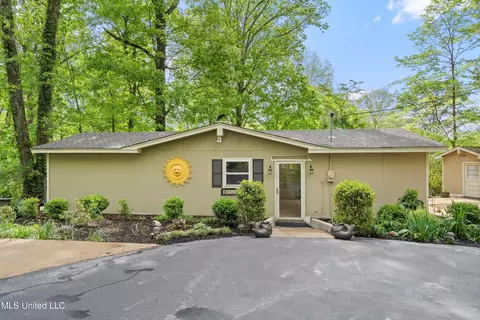 Exterior - 2830 Elm Dr, Hernando, MS 38632 photo 2 of 13